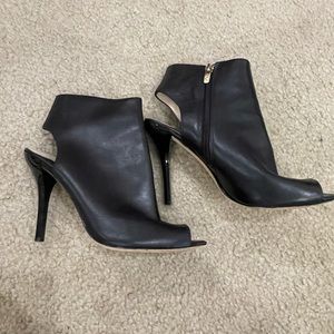 Carolina Espinosa Peep toe heels